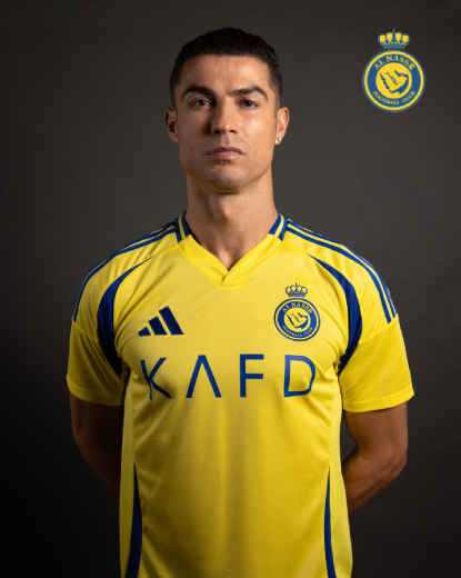 Cristiano Ronaldo wearing Al Nassr 2025 yellow replica soccer jersey – Saudi Pro League wholesale kit